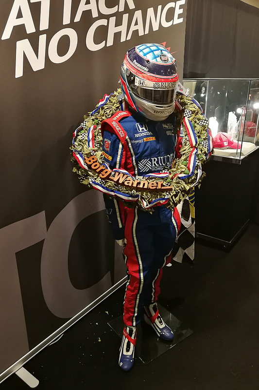 レーシングスーツとヘルメット