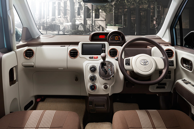 フランス語で「茶色」を意味するブランを車名に持つことから、インテリアの要所にブラウンを使ってお洒落で落ち着いた車内空間を演出