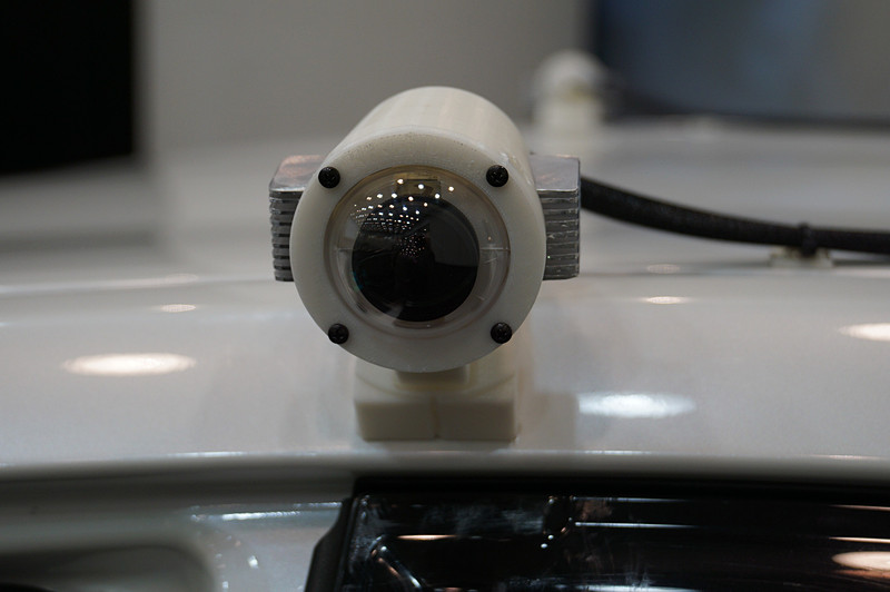 前後左右に計4個のカメラを設置