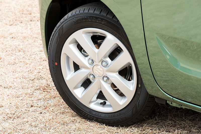 タイヤサイズは155/65 R14。撮影車両はダンロップ「エナセーブEC300＋」を装着。アルミホイールはHYBRID Xにオプション