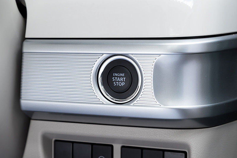 キーレスプッシュスタートシステムは全車標準