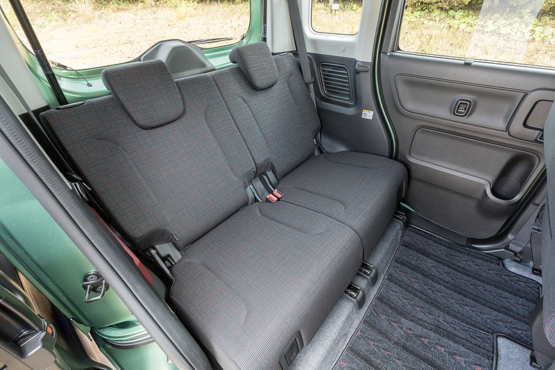 5：5分割可倒式のリアシート