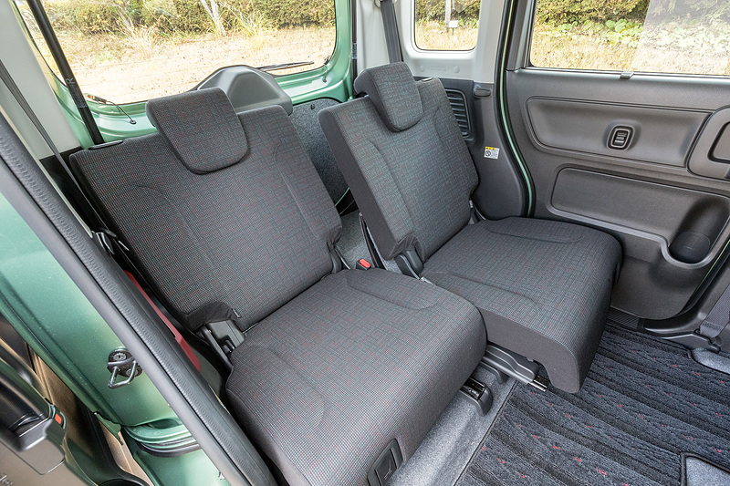 左右独立してスライド、リクライニングが可能