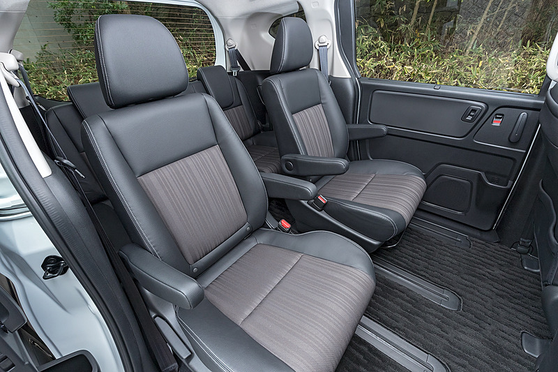 6名乗車となるキャプテンシート仕様の2列目