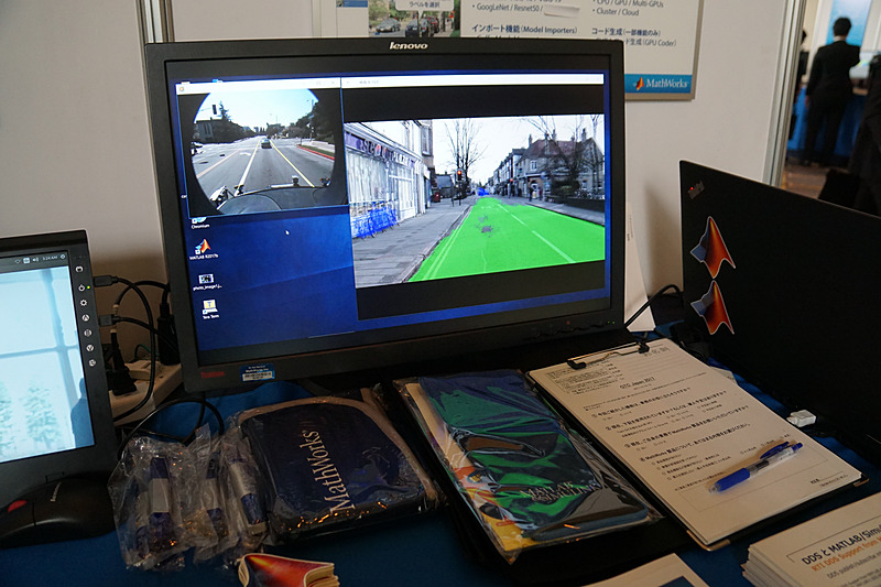 車道を認識するデモを示すMathWorks Japanの展示
