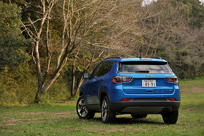 最上級グレードの「Limited」。ボディサイズは全車共通で4400×1810×1640mm（全長×全幅×全高）、ホイールベースは2635mm