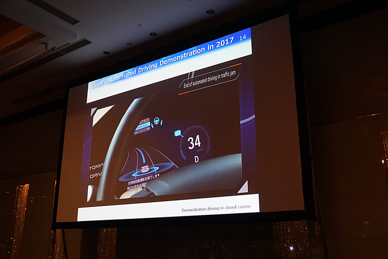 テストコースでの走行シーン