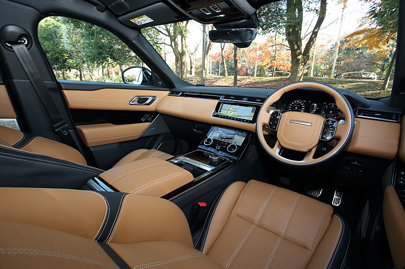 インテリアカラーはビンテージタン/エボニー