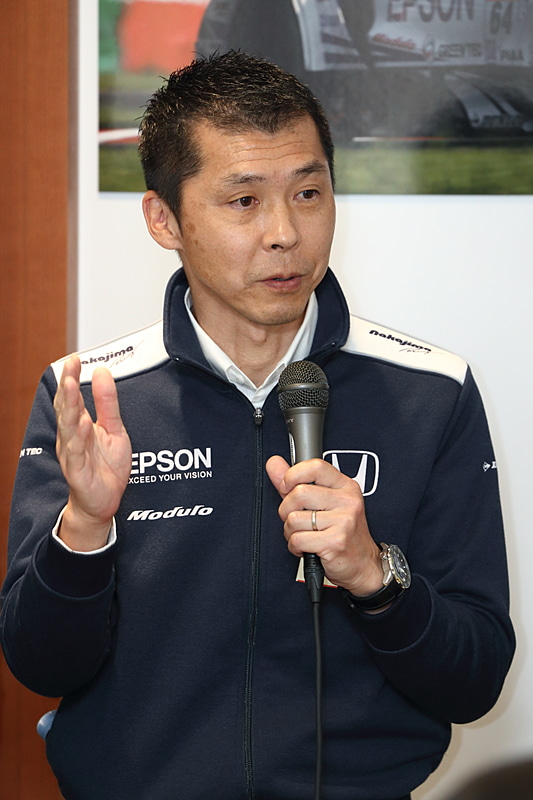Epson Nakajima Racingのチーフエンジニアを務める杉崎公俊氏。以前はニスモに所属していて、ニスモ退社後はフリーのエンジニアとしてSUPER GT、フォーミュラ・ニッポンで活躍。2017年よりEpson Nakajima Racingへ加入した