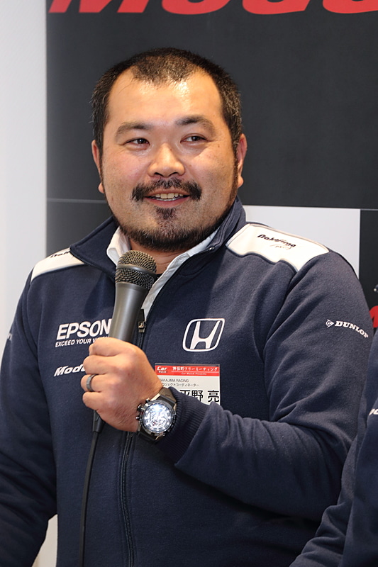 プロジェクトコーディネーターを務める平野亮氏。2000年に中嶋総監督の会社「中嶋企画」へ入社。そのあとレース関連会社に転職してキャリアを伸ばす。そして2013年に中嶋企画へ復帰。メカニック、エンジニアを経験してきた経歴を生かしドライバー、エンジニア、メカニックをまとめるプロジェクトコーディネーターとなる