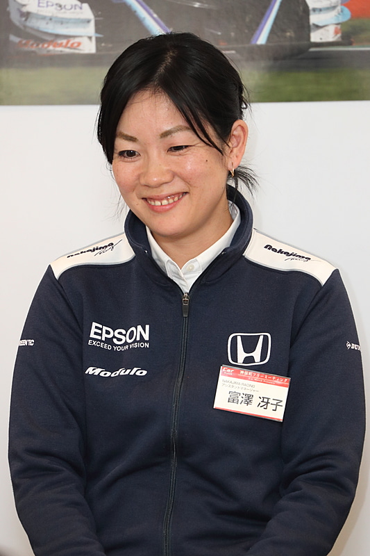 昔から応援してくれていたファンが泣いて喜んでくれたのを見て、思わずもらい泣きしたという。ピット内も喜びに溢れていたとのこと