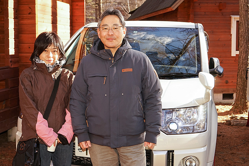 参加者の中から。写真撮影が趣味で、車内空間が広く、どこへでも安全確実に行けるという理由でデリカD：5を選択したという小川さん。過去にFF車でスタックした苦い経験もあったそう