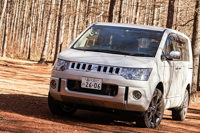 デリカD：5の発売10周年を記念した冬の特別仕様車「CHAMONIX」