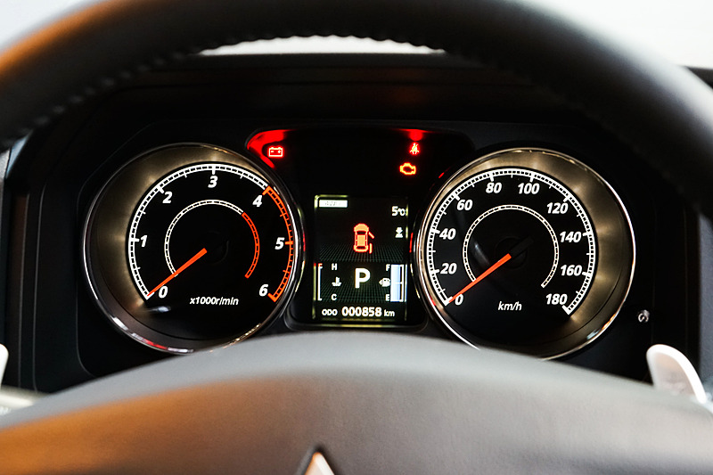 メーターパネルはオーソドックスな作り