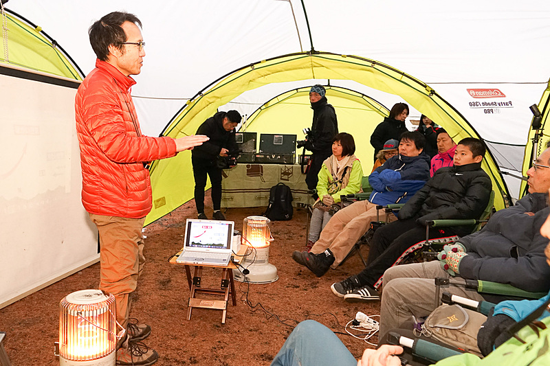 夕刻からはテント内で雲海博士からレクチャーを受ける