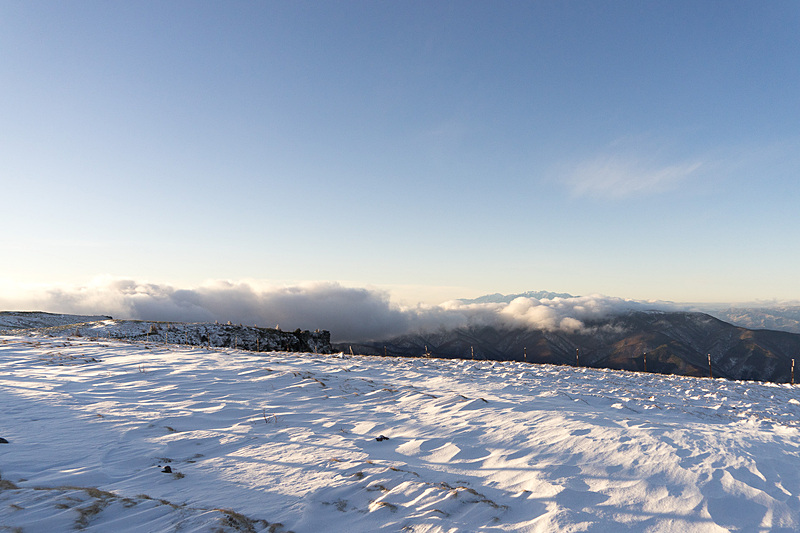 遠くには雲海のような雲も見えている