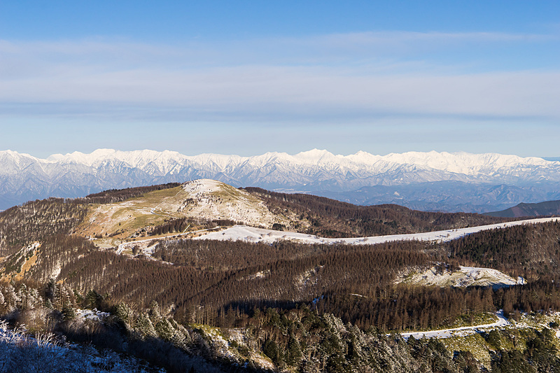 北アルプスの稜線が遠くに見えている絶景