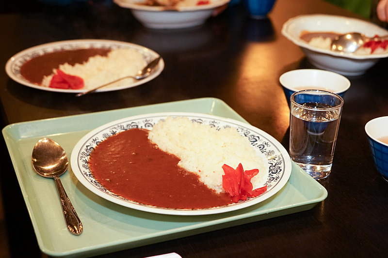 山本小屋ふる里館に戻ったらカレーで腹を満たす