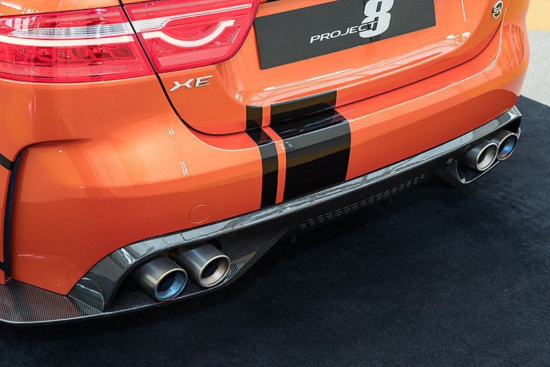 XE SV PROJECT 8のエクステリアでは深いフロントスプリッター、リアディフューザー、大型リアウィングなどによって空力性能を向上するとともに、カーボンファイバーパーツをフロント＆リアバンパーなどに用いて軽量化を図っている。ちなみに車両メンテナンスは正規ディーラーで行なっていくとしており、各ディーラーで準備を進めているところという