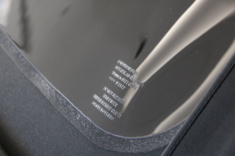 新品のリアスクリーン