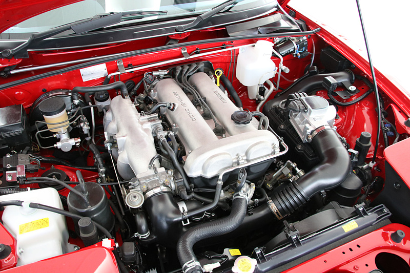 エンジンルームを見れば新車のよう