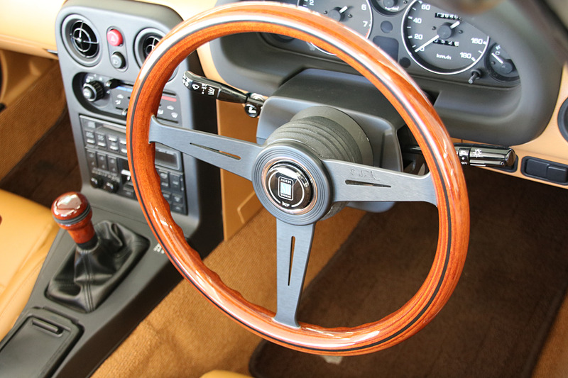 ナルディ製のウッドステアリング