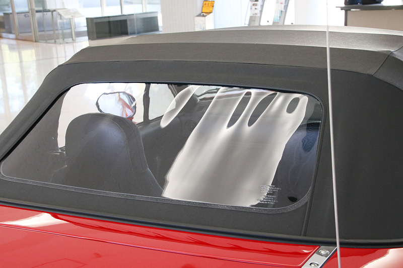 幌であるソフトトップは生産数に限りがあるため、くれぐれも「買い占めしないでください」とのこと