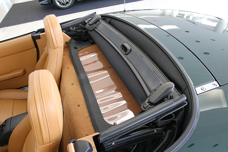 幌であるソフトトップは生産数に限りがあるため、くれぐれも「買い占めしないでください」とのこと