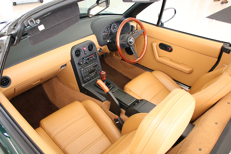 タンの内装もきれいさを取り戻している