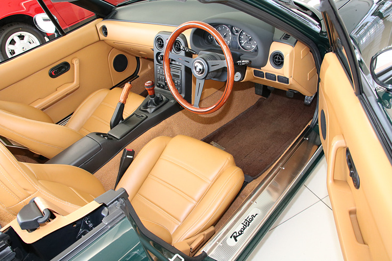 タンの内装もきれいさを取り戻している