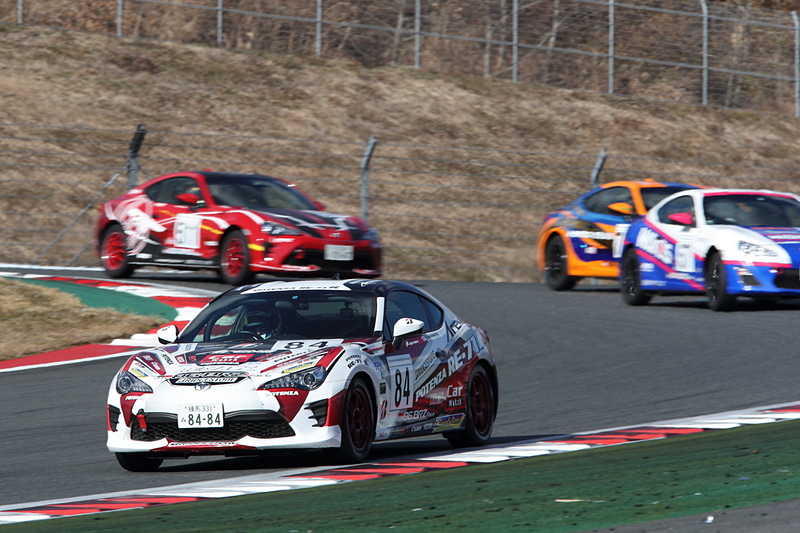 序盤は1コーナーの目の前で「スリーワイド」が繰り広げられるような修羅場だったが、どうにか必死にくぐり抜けて14位でチェッカーを受けた