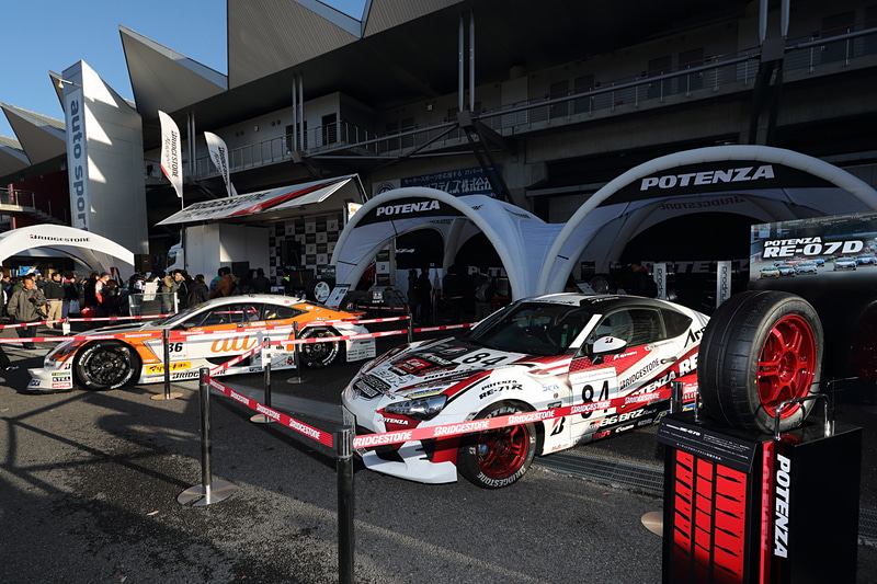 TGRFのブリヂストンブースでも車両展示の任務を無事終了