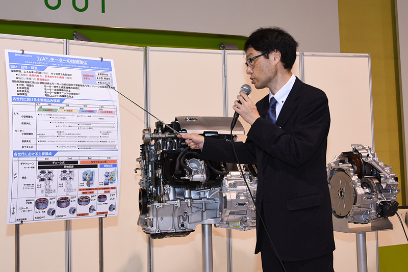 スライドを使った解説以外にも、会場では電動車両の構成部品などについて詳しく説明された