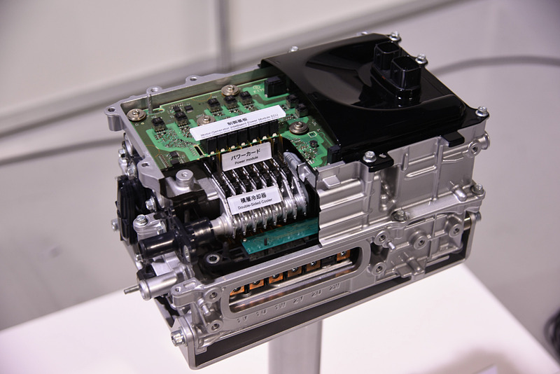 スライドを使った解説以外にも、会場では電動車両の構成部品などについて詳しく説明された