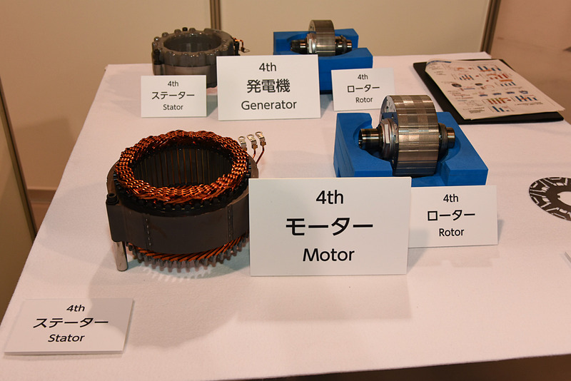 スライドを使った解説以外にも、会場では電動車両の構成部品などについて詳しく説明された