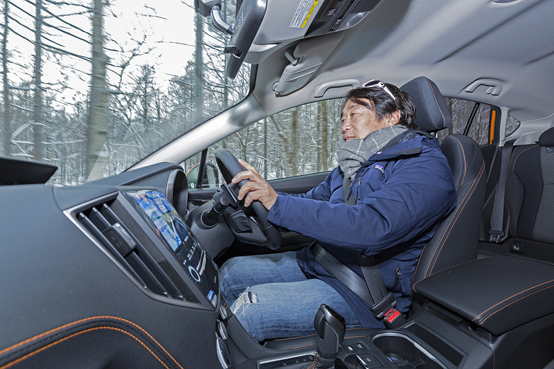 リアシートだけでなく助手席に座ることもできた。新井選手のドライビングを間近で味わえる機会はそうそうない