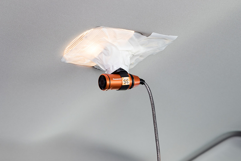 パナソニックのアクションカムで乗客を撮影