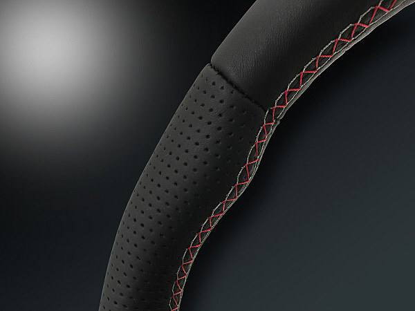 フルレザーステアリングタイプは、グリップ部にパンチング加工を施したほか、レッド×グレーのユーロステッチを採用してレーシーな雰囲気と高級感を演出