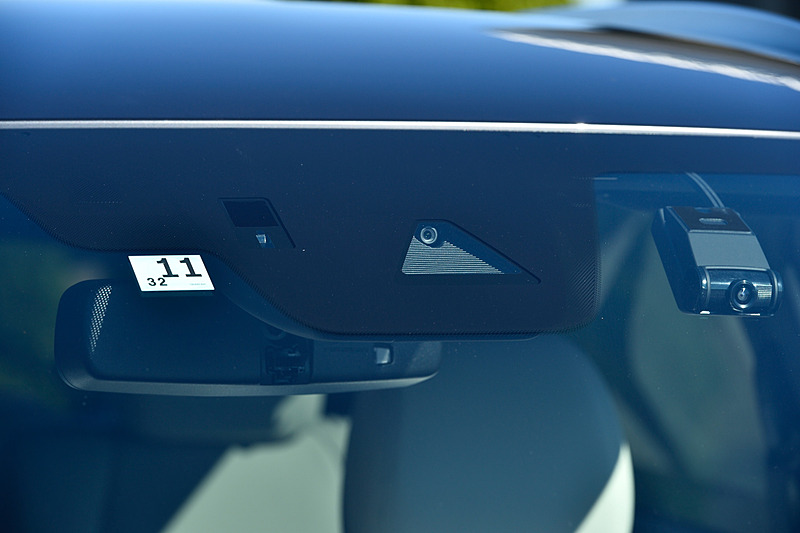 「XD L Package」ではアダプティブ・LED・ヘッドライト、スマート・ブレーキ・サポート（SBS）＆マツダ・レーダー・クルーズ・コントロール（MRCC）、レーンキープ・アシスト・システム（LAS）といった先進の安全装備を標準装備