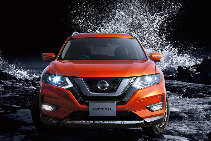 6月8日にマイナーチェンジしたエクストレイルに、高速道路同一車線運転技術の「プロパイロット」などの運転支援システムを標準搭載