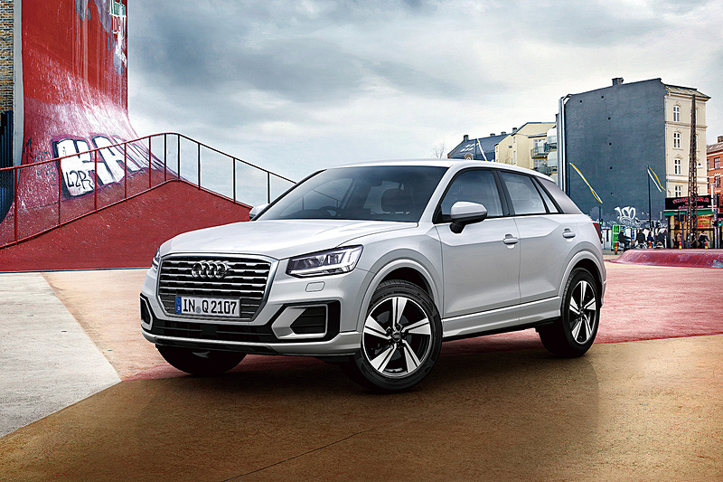 150台限定車「Q2 ツーリング リミテッド」（グレイシアホワイトメタリック）