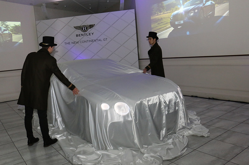 発表会内のアンベールで第3世代となる新型コンチネンタル GTを日本初公開