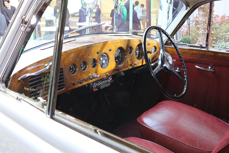 発表会の会場には、1955年式のベントレー Rタイプ コンチネンタルも展示された