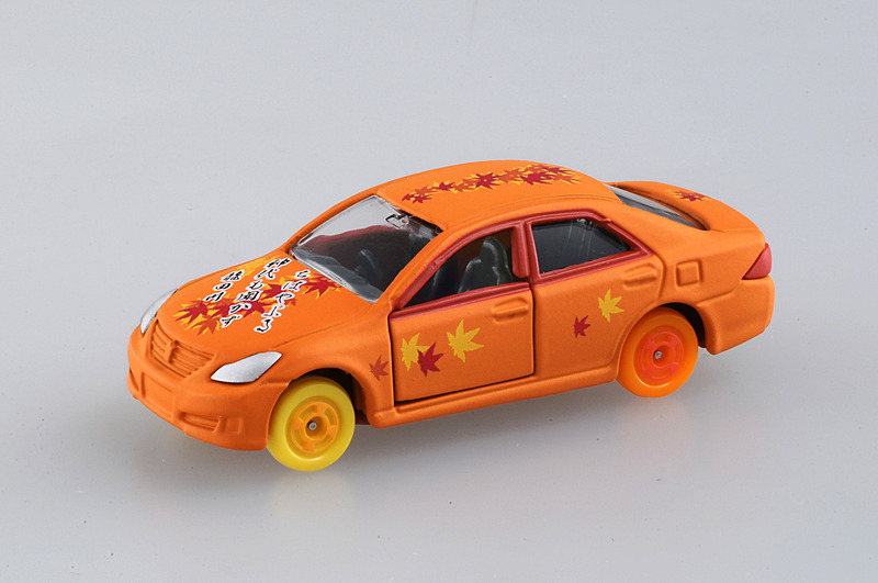 【紅】クラウン「（上の句）ちはやぶる神代も聞かず龍田川 （下の句）から紅に水くくるとは」（在原業平朝臣）