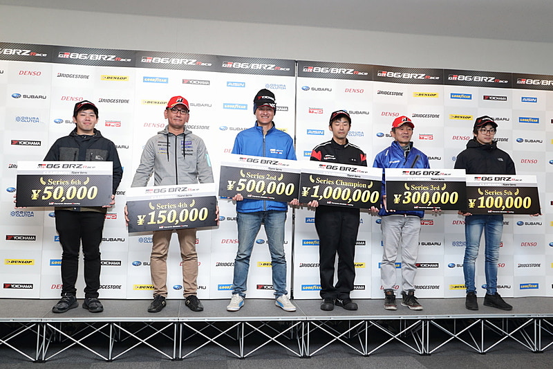 橋本洋平氏はスポーツランドSUGOで行なわれた第8戦で優勝。2017年シーズンをクラブマンシリーズ4位で終えている