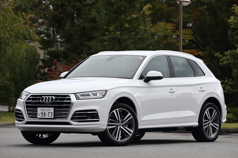 Q5 1st editionのボディサイズは4685×1900×1665mm（全長×全幅×全高）でホイールベースは2825mm。SQ5は全高が30mm低い1635mmとなるが、ほかの数値は同一