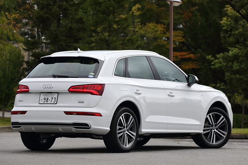 Q5 1st editionのボディサイズは4685×1900×1665mm（全長×全幅×全高）でホイールベースは2825mm。SQ5は全高が30mm低い1635mmとなるが、ほかの数値は同一