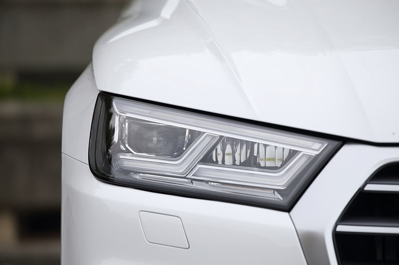 Q5 1st editionはLEDヘッドライトを標準装備