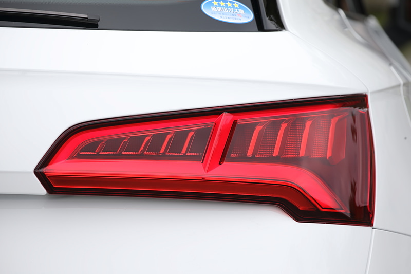 LEDリアコンビネーションランプのリアウインカーは、“流れるウインカー”と呼ばれる「ダイナミックターンインジケーター」となる