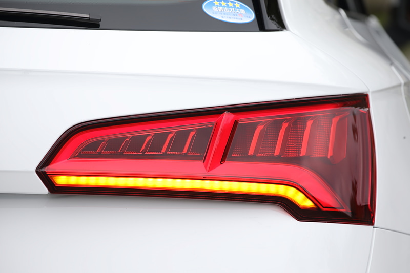 LEDリアコンビネーションランプのリアウインカーは、“流れるウインカー”と呼ばれる「ダイナミックターンインジケーター」となる